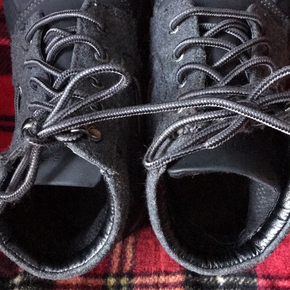 Sperry Topsider men’s rain boots. - Picture 3 of 7